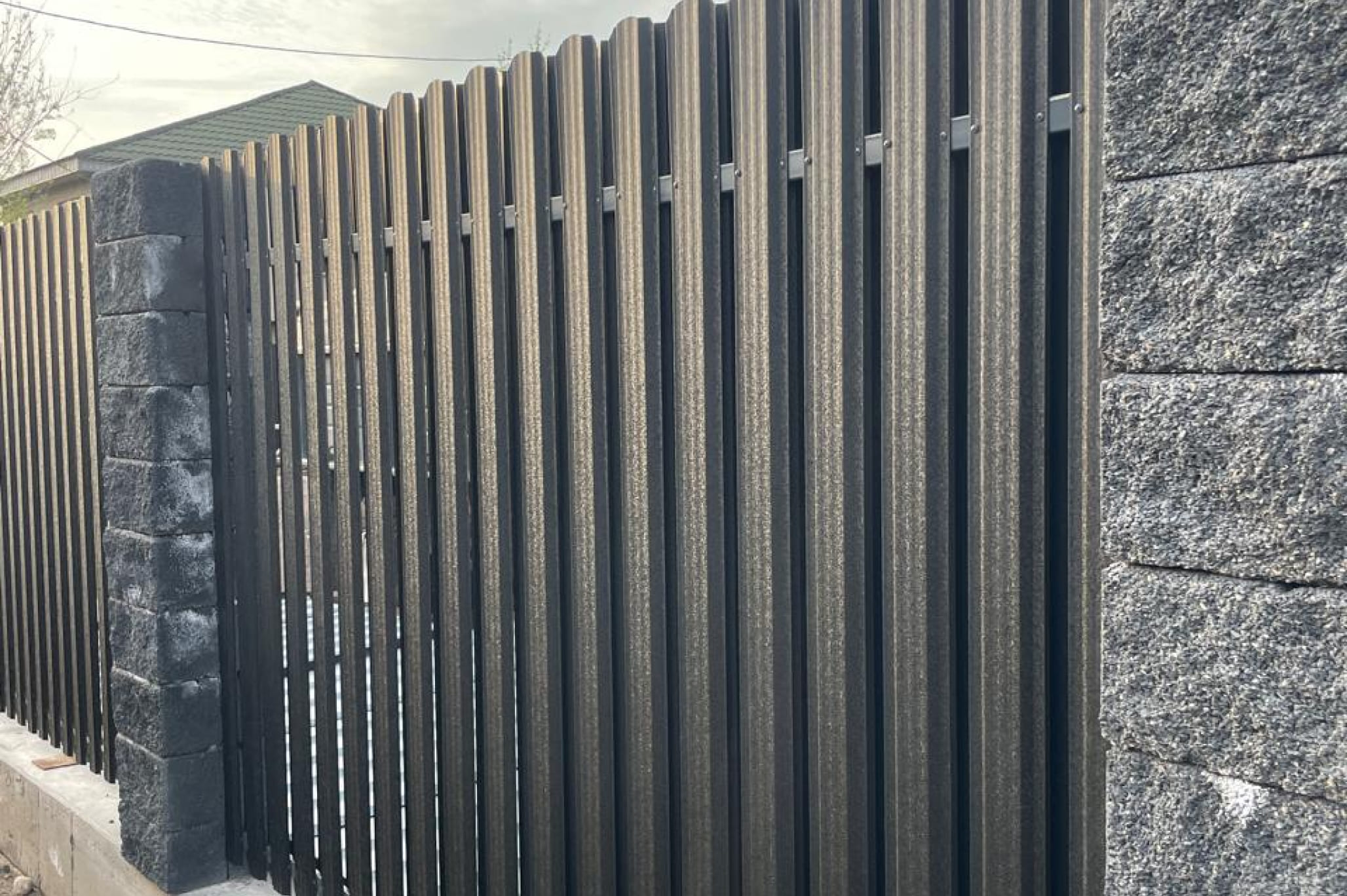 евроштакетник металлический серый