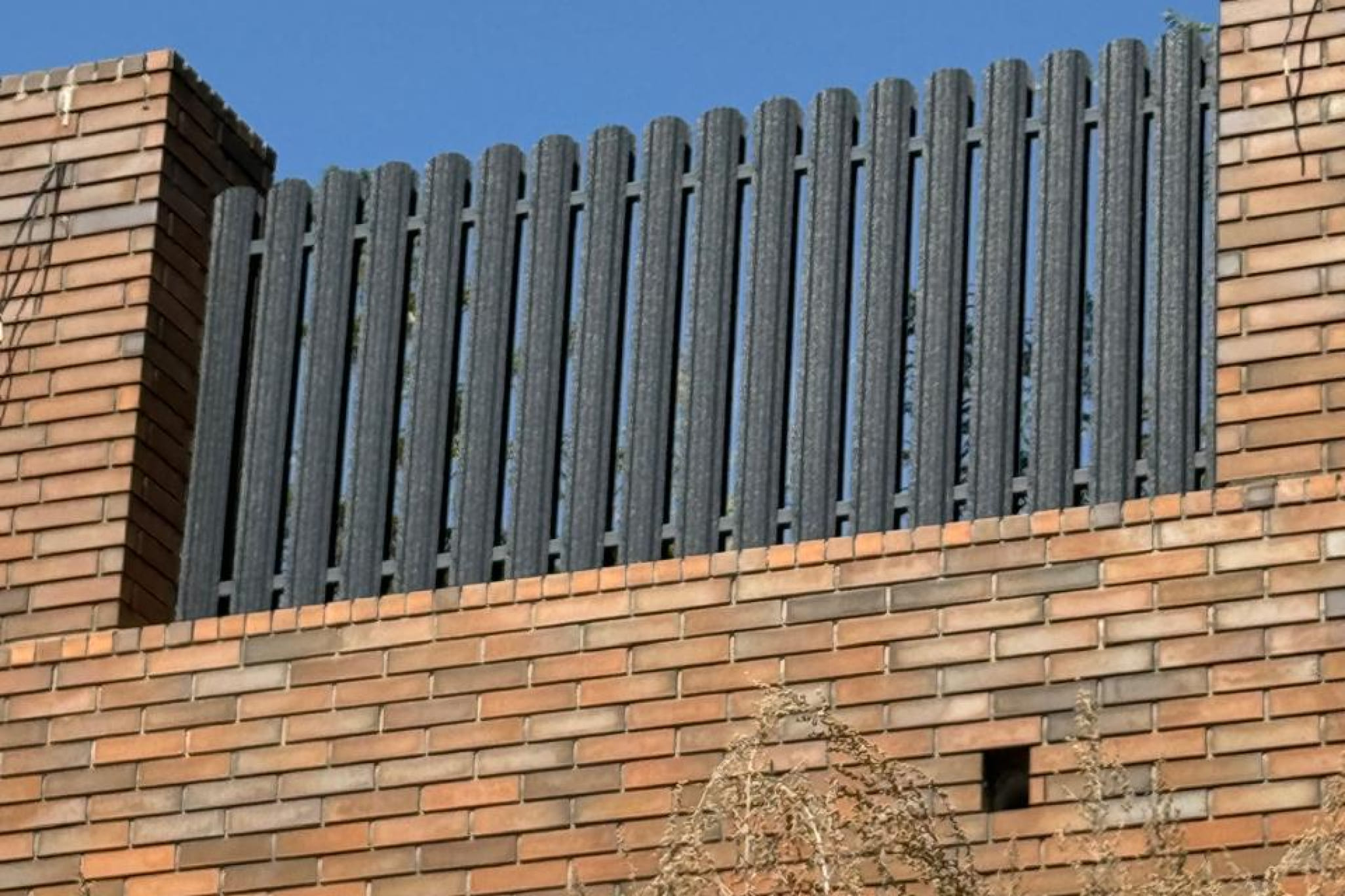 евроштакетник металлический для забора серый